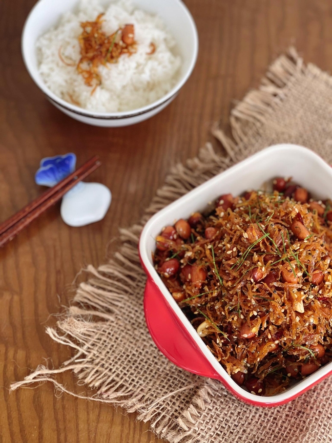 Dễ l&agrave;m m&oacute;n c&aacute; cơm sữa rim lạc - Ảnh 3.