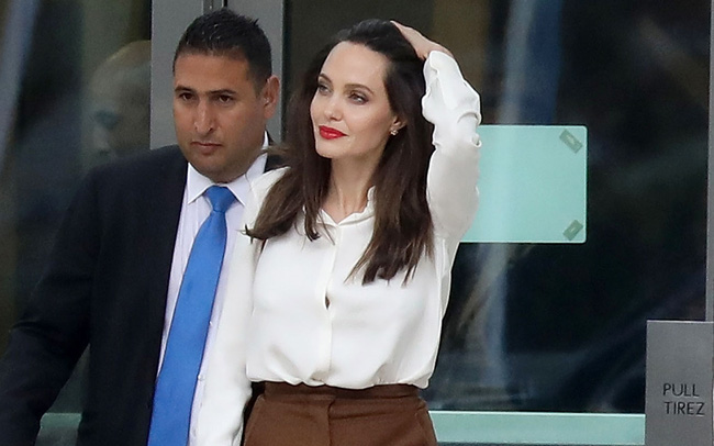 Street style của Angelina Jolie hóa ra đậm chất công sở, toàn những items tối giản nhưng đẳng cấp ngút ngàn