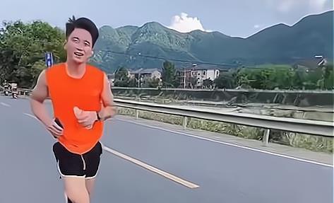 Cãi thua vợ, anh chồng Trung Quốc chạy bộ 30 km về nhà ngoại - Ảnh 2.