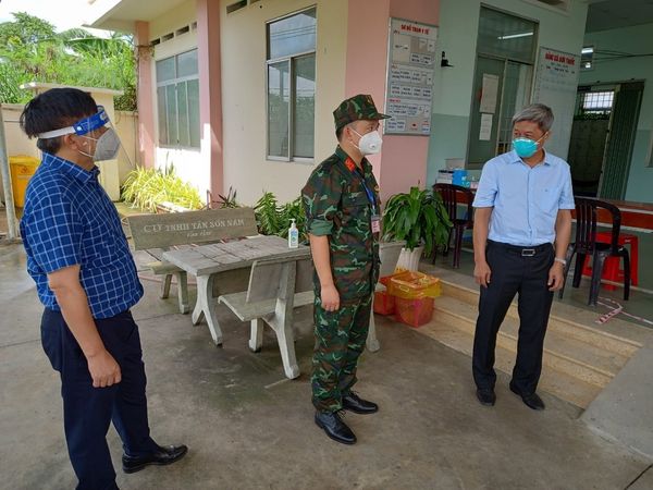 Thứ trưởng Nguyễn Trường Sơn: Sâu sát, tận tâm trong chăm sóc người mắc COVID-19 từ xã, phường - Ảnh 1.