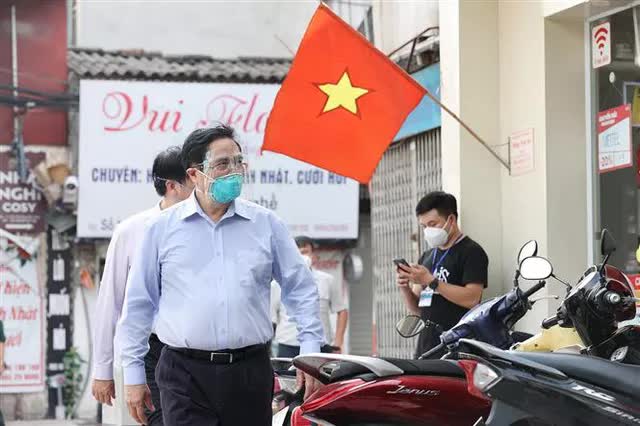 Thủ tướng Phạm Minh Chính đột xuất kiểm tra điểm nóng nhất về COVID-19 tại Hà Nội - Ảnh 6.