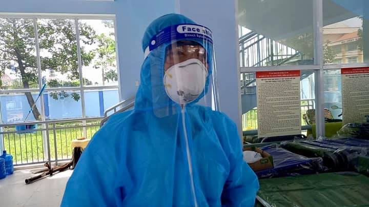 Xúc động bác sĩ quân đội nghỉ hưu xung phong chăm sóc bệnh nhân nhiễm COVID-19