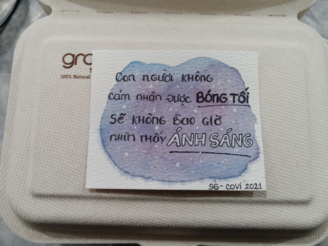 Xúc động những dòng nhắn nhủ trên các hộp cơm tặng y bác sĩ tuyến đầu ở TP.HCM - Ảnh 15.