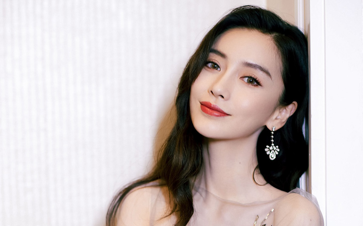 Angelababy hóa công chúa với đầm trăm triệu