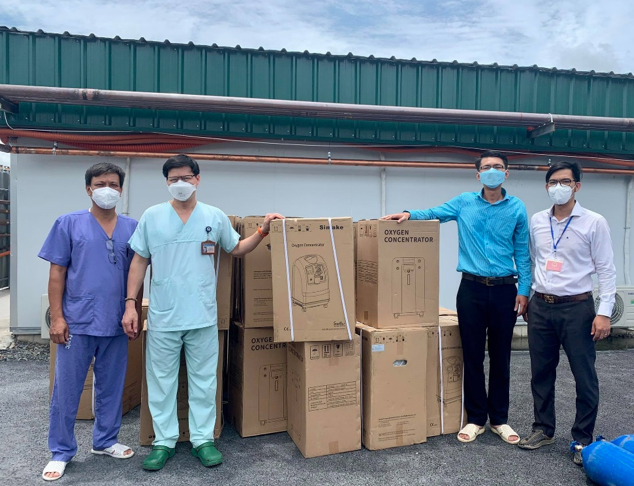 Bệnh viện Hữu nghị Việt Đức trao tặng 645 máy tạo oxy cho TP HCM - Ảnh 2.