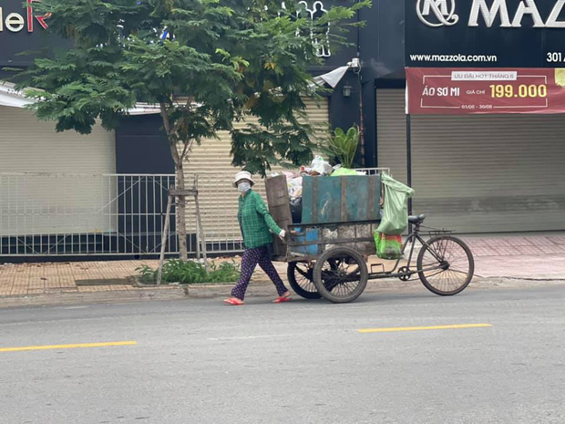 Nam diễn viên đăng ảnh mẹ ruột làm lao công thu gom rác: Phải nghỉ học từ lớp 9, trách ba mẹ chỉ 85 nghìn mà không cho! - Ảnh 2.