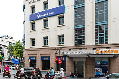 Một chi nhánh ngân hàng ở Hà Nội vi phạm quy định phòng chống dịch - Ảnh 3.