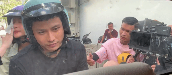 Hậu trường không thể ngờ cảnh Thanh Sơn chở Khả Ngân trên xe máy - Ảnh 4.
