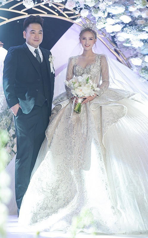 Bảng giá cho thuê váy cưới áo cưới đẹp giá rẻ tại TP HCM  Áo Dài Tài Lộc