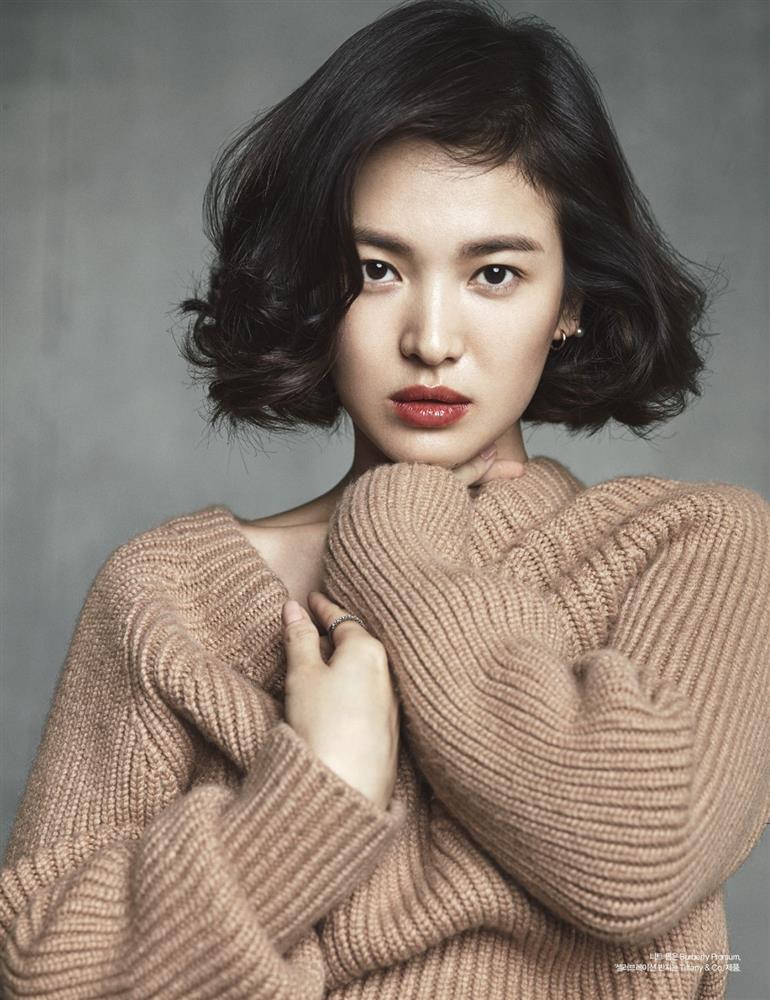 Kiểu tóc ngắn gây khó dễ cho nhan sắc của Song Hye Kyo: Lúc thì già đanh, khi lại sang trọng ngút ngàn - Ảnh 7.