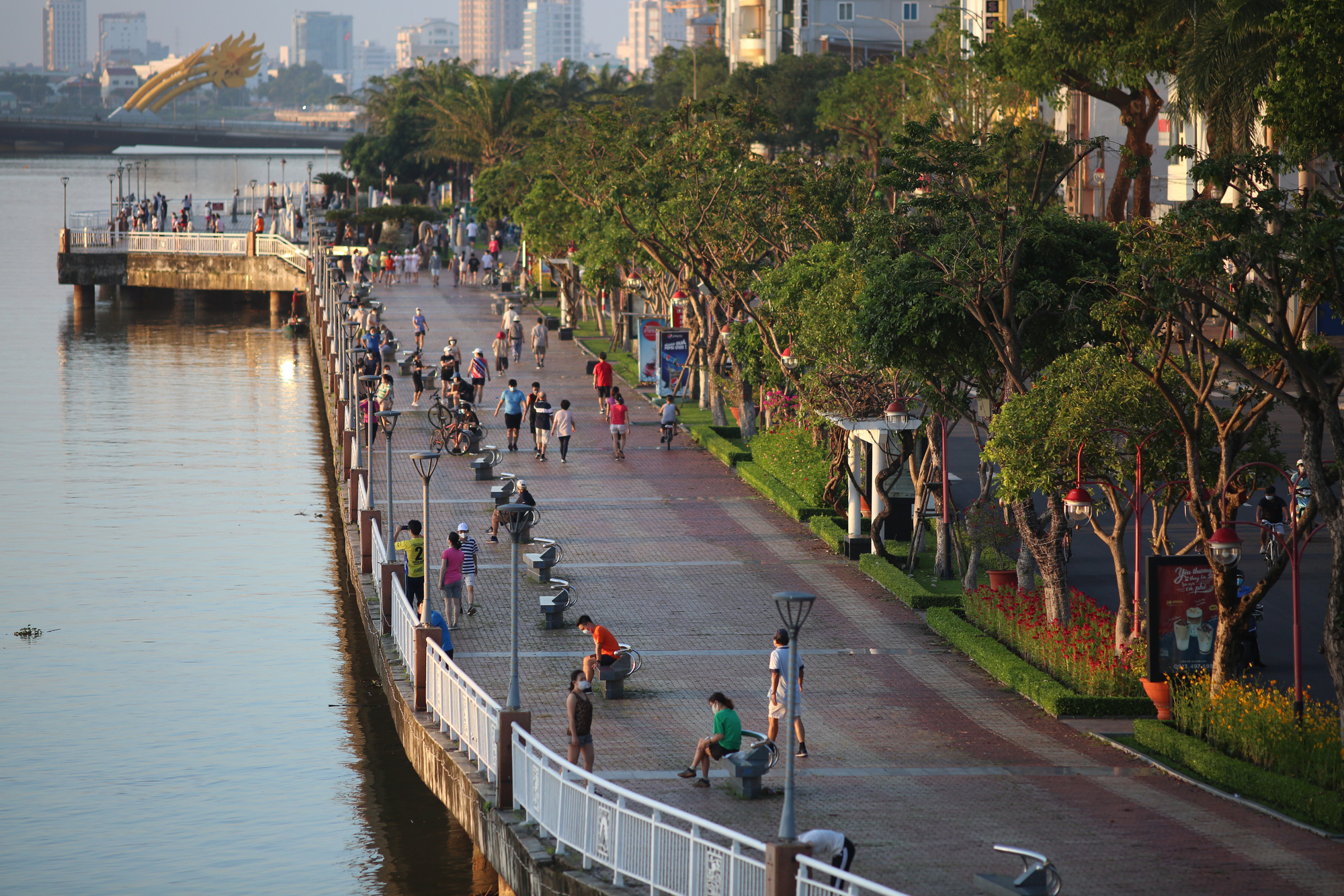 Ngắm nh&igrave;n Đ&agrave; Nẵng ng&agrave;y đầu nới lỏng c&aacute;c hoạt động sau thời gian d&agrave;i ai ở đ&acirc;u ở đ&oacute; - Ảnh 6.