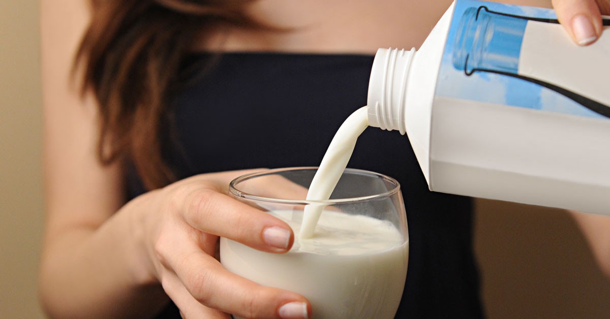 Đều đặn uống sữa vào 3 thời điểm này, trẻ nhỏ sẽ hấp thụ được lượng canxi gấp bội, phụ nữ sẽ trẻ trung hơn