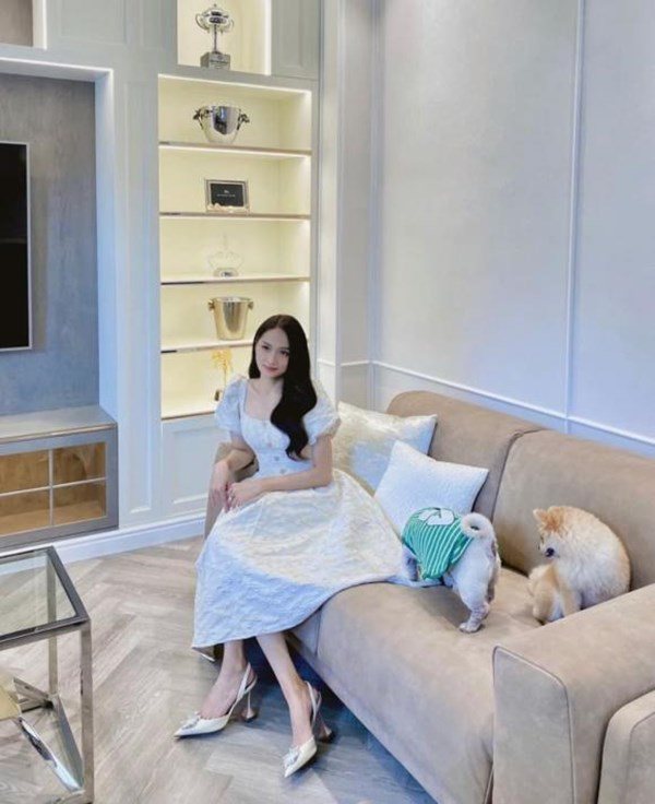 Hoa hậu chuyển giới Hương Giang khoe trọn biệt thự đắt đỏ, bên trong có cả thang máy - Ảnh 4.