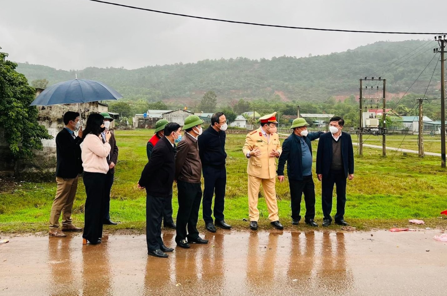 Vụ cả gia đ&igrave;nh 4 người tử nạn: Đại tang ng&agrave;y gi&aacute;p Tết - Ảnh 5.