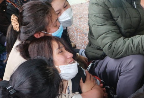 Vụ cả gia đ&igrave;nh 4 người tử nạn: Đại tang ng&agrave;y gi&aacute;p Tết - Ảnh 2.