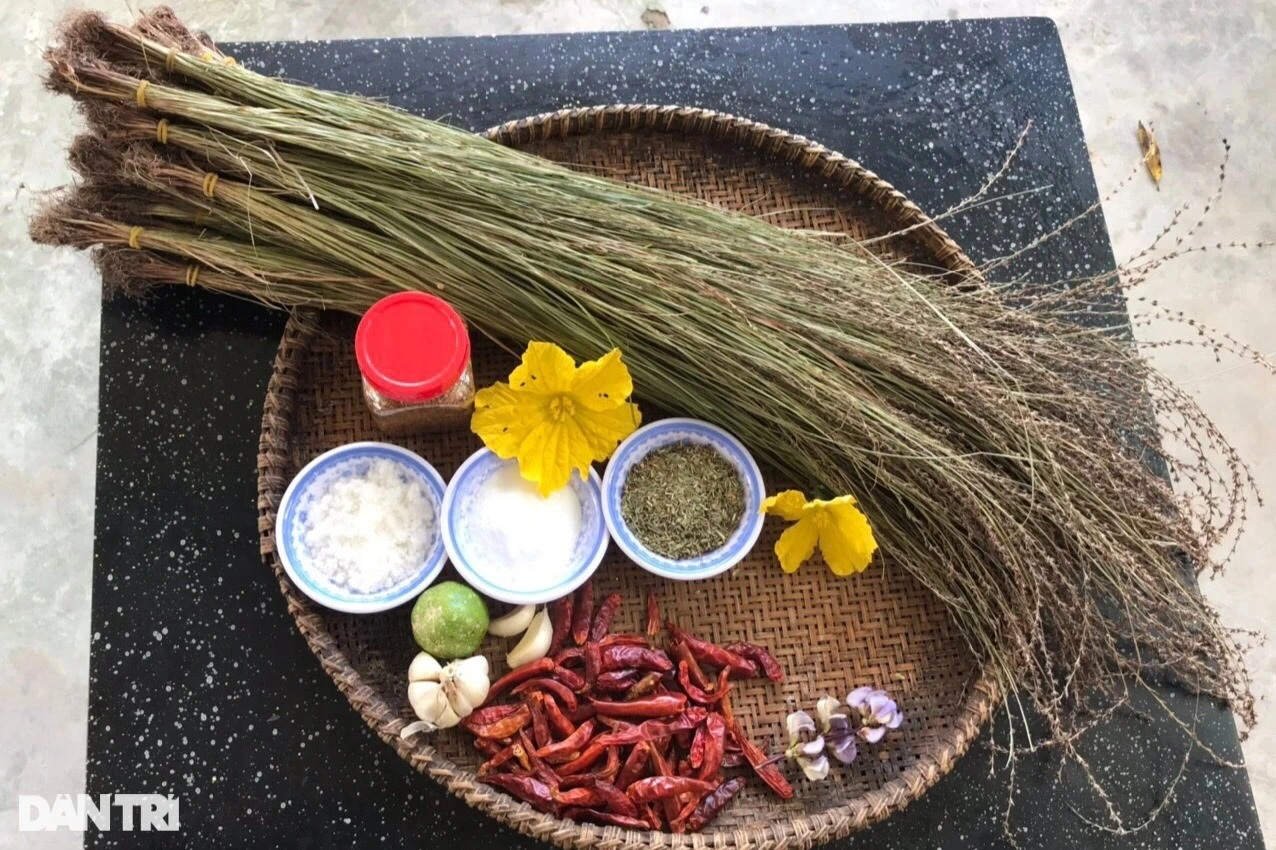 Băng rừng t&igrave;m loại cỏ thơm, chế biến th&agrave;nh m&oacute;n đặc sản kiếm l&atilde;i tiền triệu - Ảnh 2.