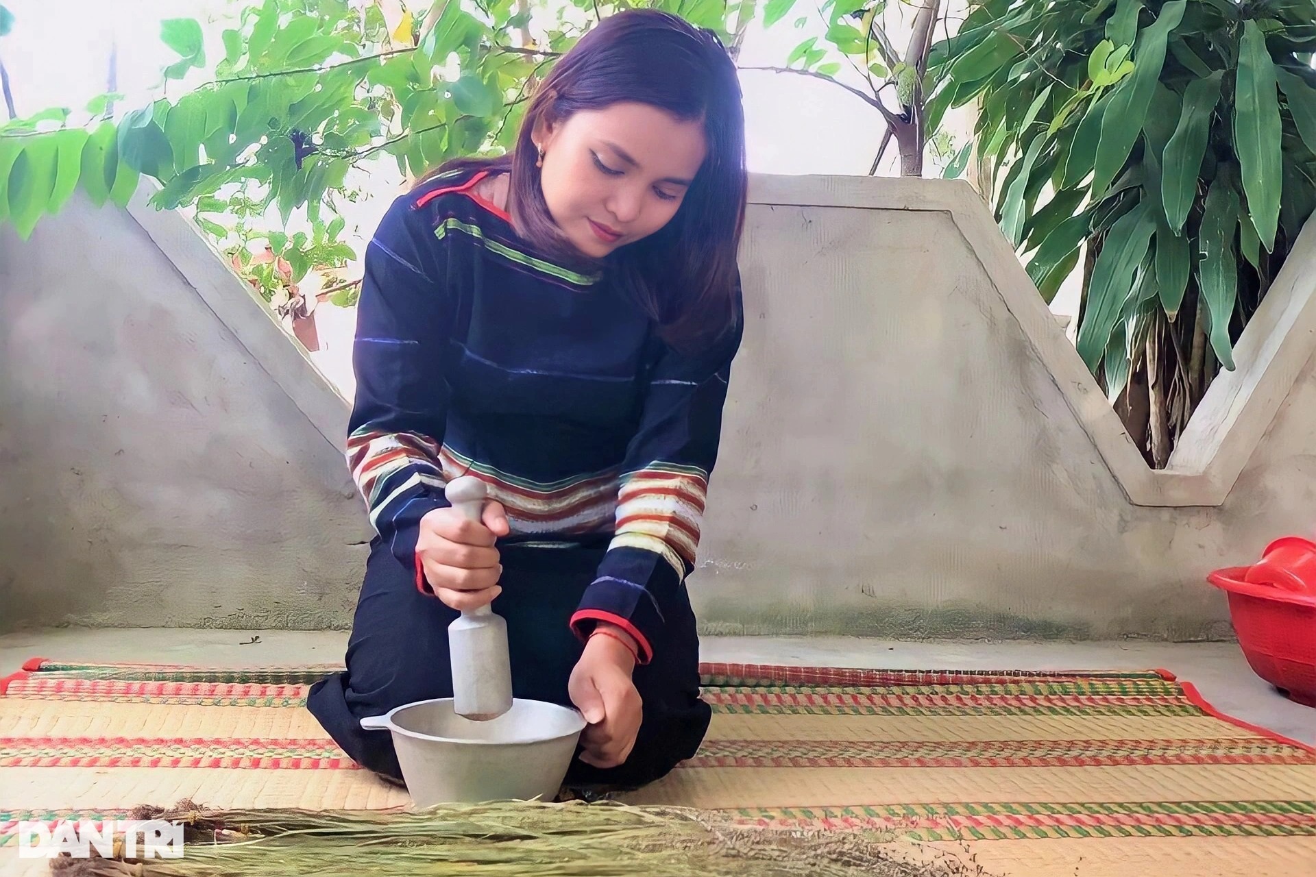 Băng rừng t&igrave;m loại cỏ thơm, chế biến th&agrave;nh m&oacute;n đặc sản kiếm l&atilde;i tiền triệu - Ảnh 3.