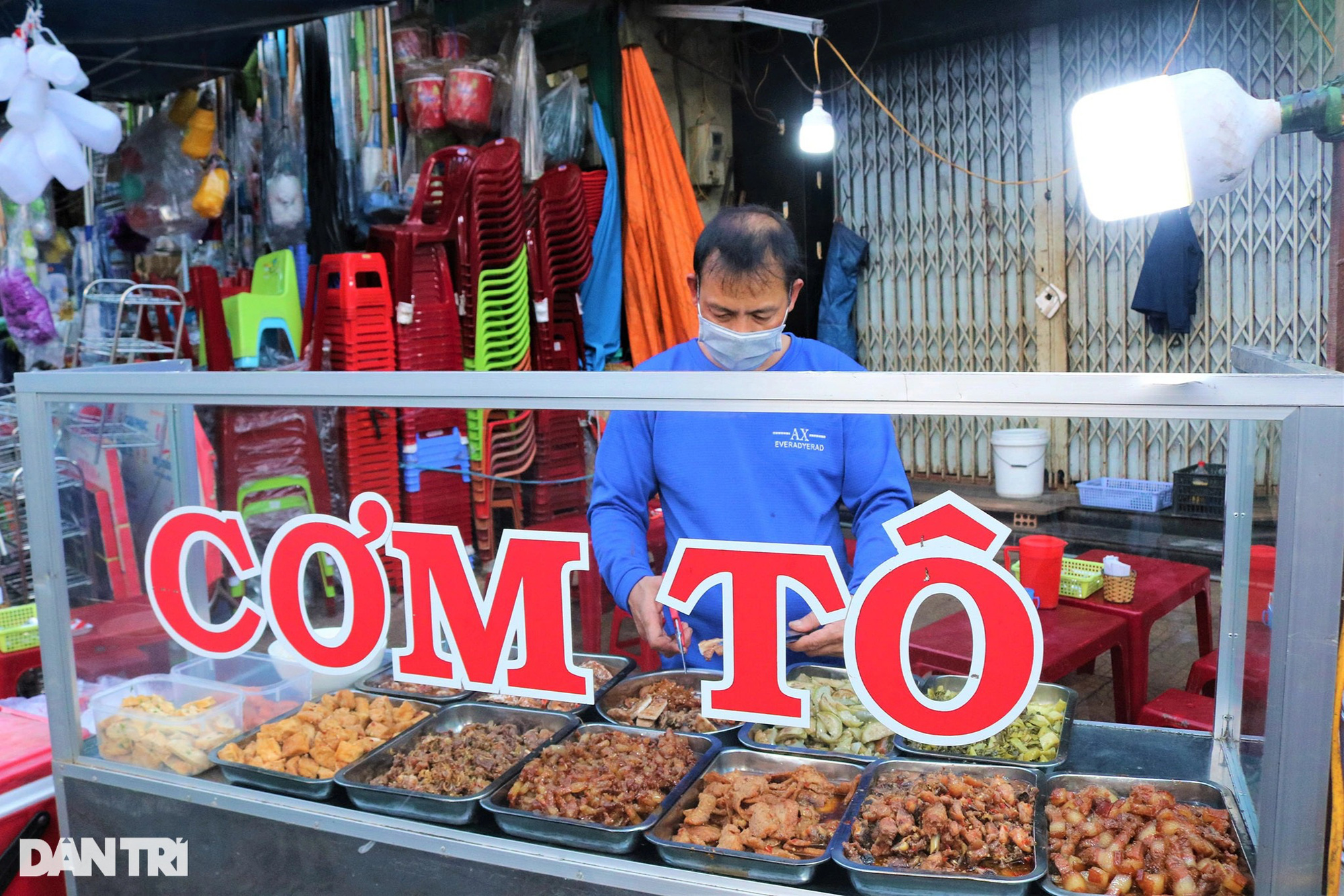 Cơm tô phố núi chinh phục du khách check-in, một quán bán 300 suất mỗi ngày - Ảnh 1.