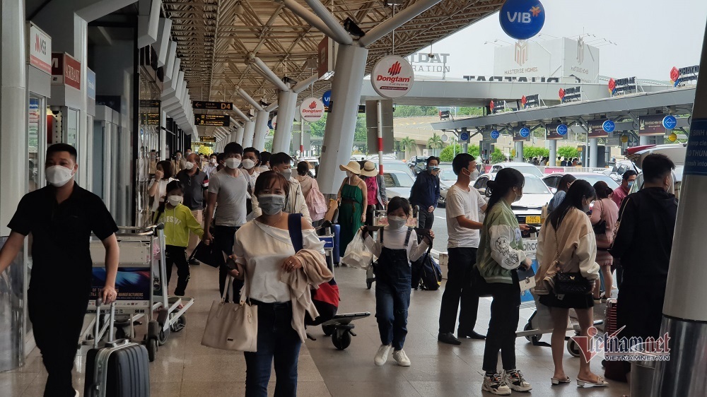 Tin sáng 20/1: Phải cho trẻ em trở lại trường, nếu không chúng ta có lỗi; hình ảnh bất ngờ ở sân bay Tân Sơn Nhất ngày cận Tết - Ảnh 5.