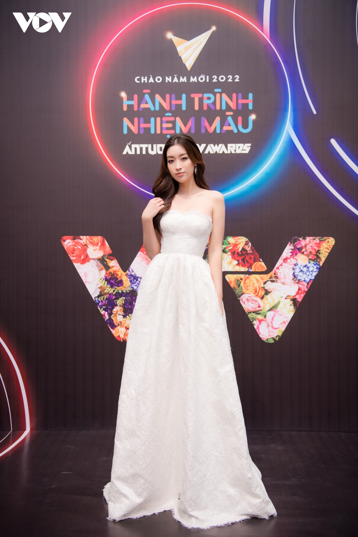 Khả Ngân sát cánh cùng Thanh Sơn tại VTV Awards 2021 - Ảnh 7.