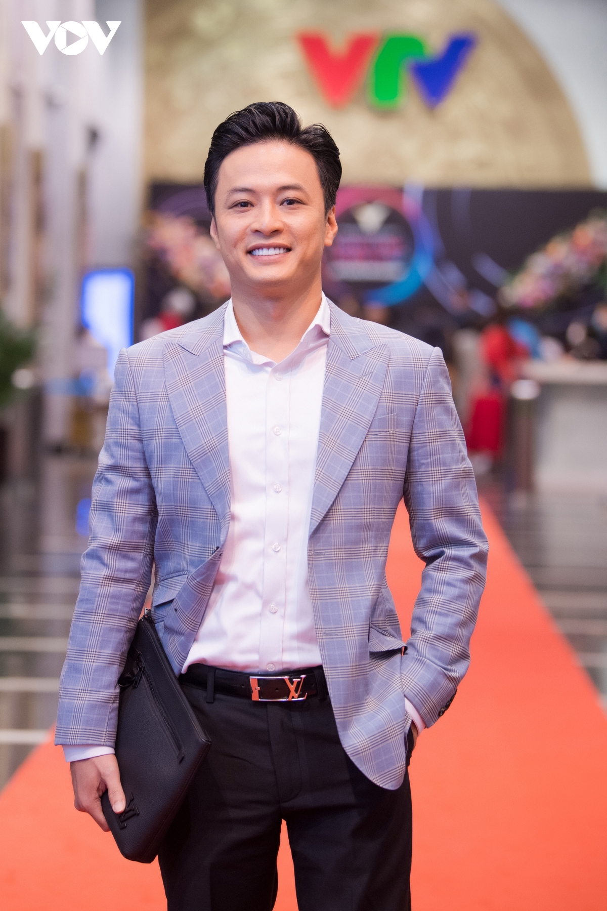 Khả Ngân sát cánh cùng Thanh Sơn tại VTV Awards 2021 - Ảnh 8.
