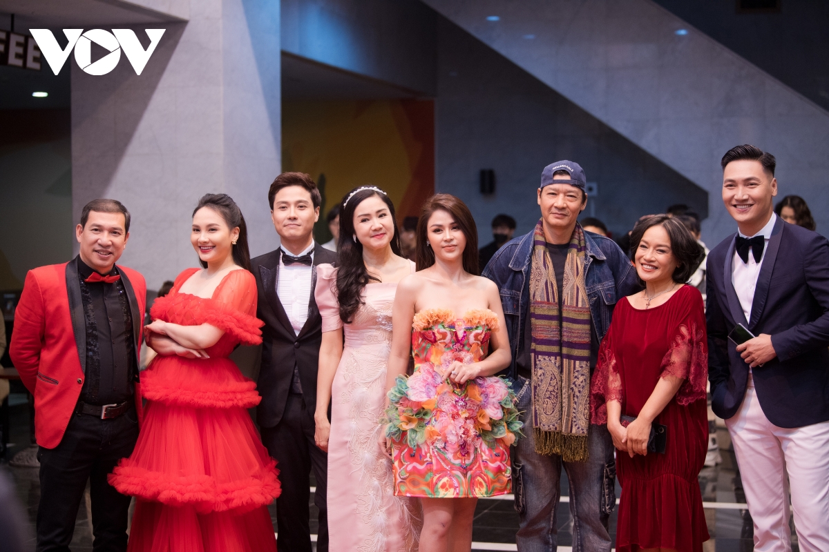 Khả Ngân sát cánh cùng Thanh Sơn tại VTV Awards 2021 - Ảnh 15.