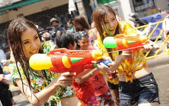 Lễ hội té nước đầu năm Songkran