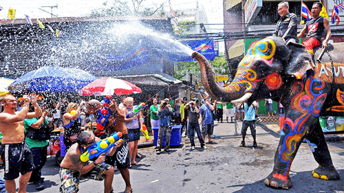 Khám phá nét đặc trưng của lễ hội Té nước mừng năm mới ở Lào, Campuchia và Thái Lan  - Ảnh 13.