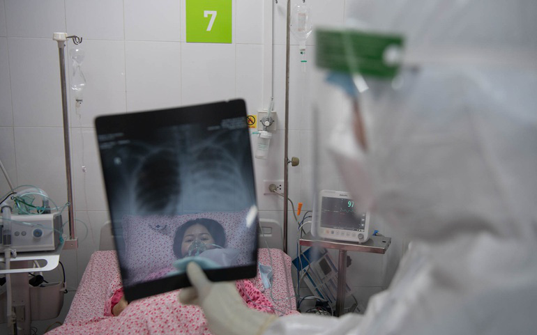 Tin sáng 24/1: Nhiều sản phụ F0 chưa tiêm vaccine chuyển nặng ở Hà Nội; hình ảnh 'nghẹn thở' ở sân bay Tân Sơn Nhất chiều cuối năm