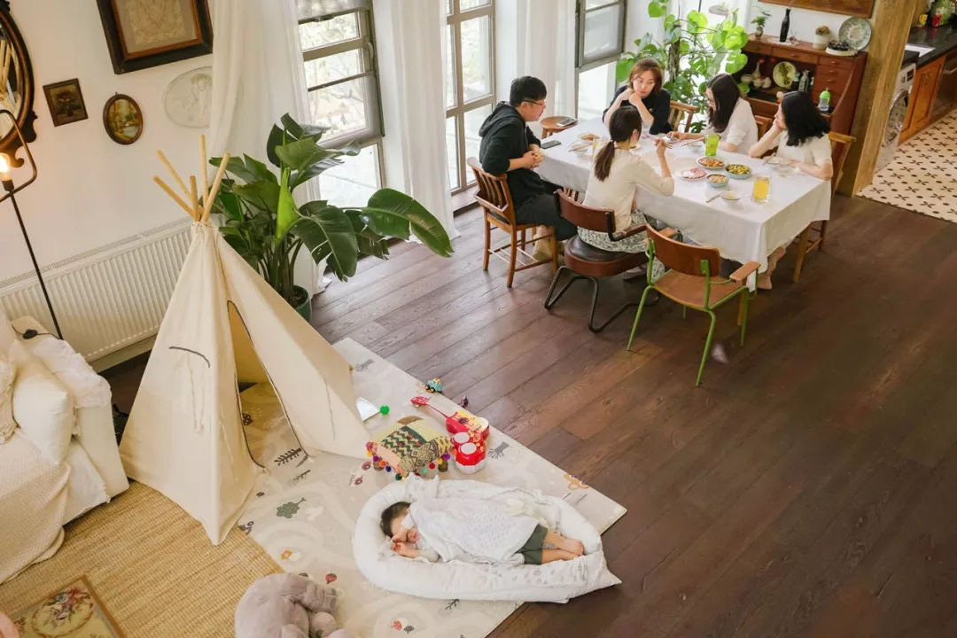 Ngôi nhà đổ nát rộng 185m2 biến thành tổ ấm dịu dàng đầy nắng và cây xanh của gia đình trẻ - Ảnh 11. Ngôi nhà đổ nát rộng 185m2 biến thành tổ ấm dịu dàng đầy nắng và cây xanh của gia đình trẻ - Ảnh 11.