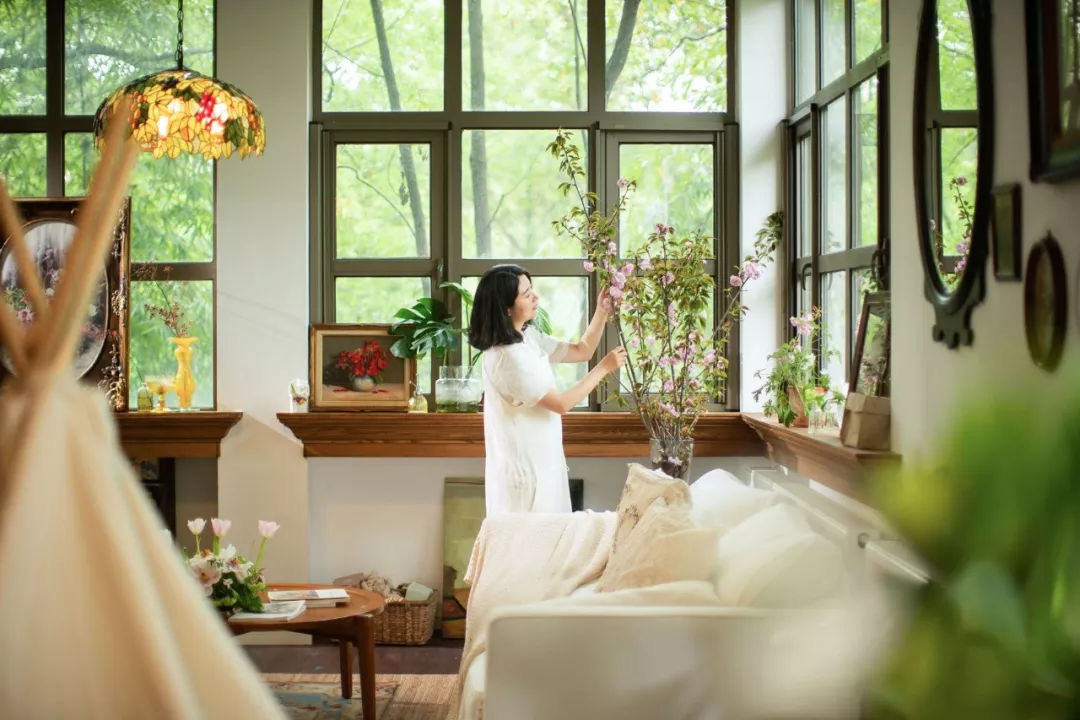 Ngôi nhà đổ nát rộng 185m2 biến thành tổ ấm dịu dàng đầy nắng và cây xanh của gia đình trẻ - Ảnh 4. Ngôi nhà đổ nát rộng 185m2 biến thành tổ ấm dịu dàng đầy nắng và cây xanh của gia đình trẻ - Ảnh 4.