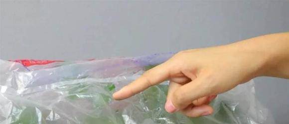 Lấy túi ni lông đắp lên cây hoa, kết quả nhận được sẽ khiến bạn vỡ oà ngạc nhiên - Ảnh 3. Lấy túi ni lông đắp lên cây hoa, kết quả nhận được sẽ khiến bạn vỡ oà ngạc nhiên - Ảnh 3.