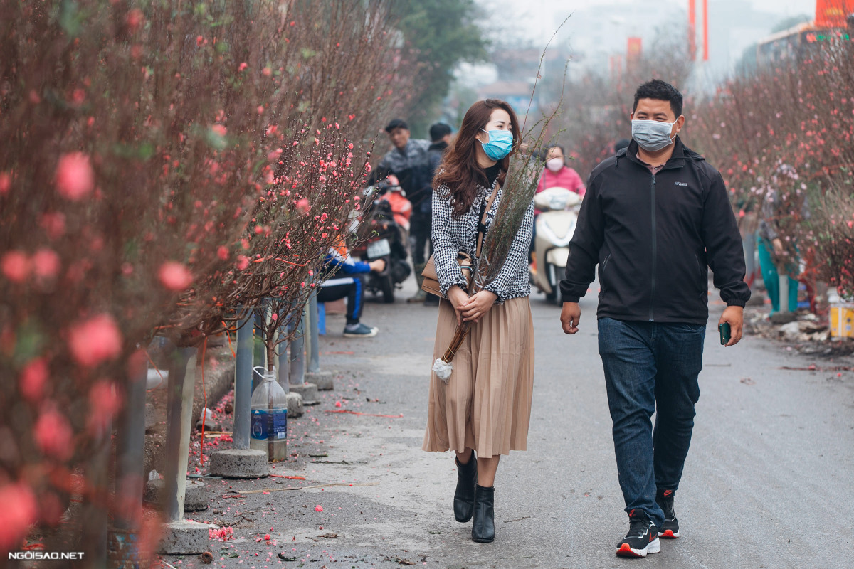 Chợ hoa Quảng B&aacute; tấp nập ng&agrave;y cận Tết - Ảnh 10.