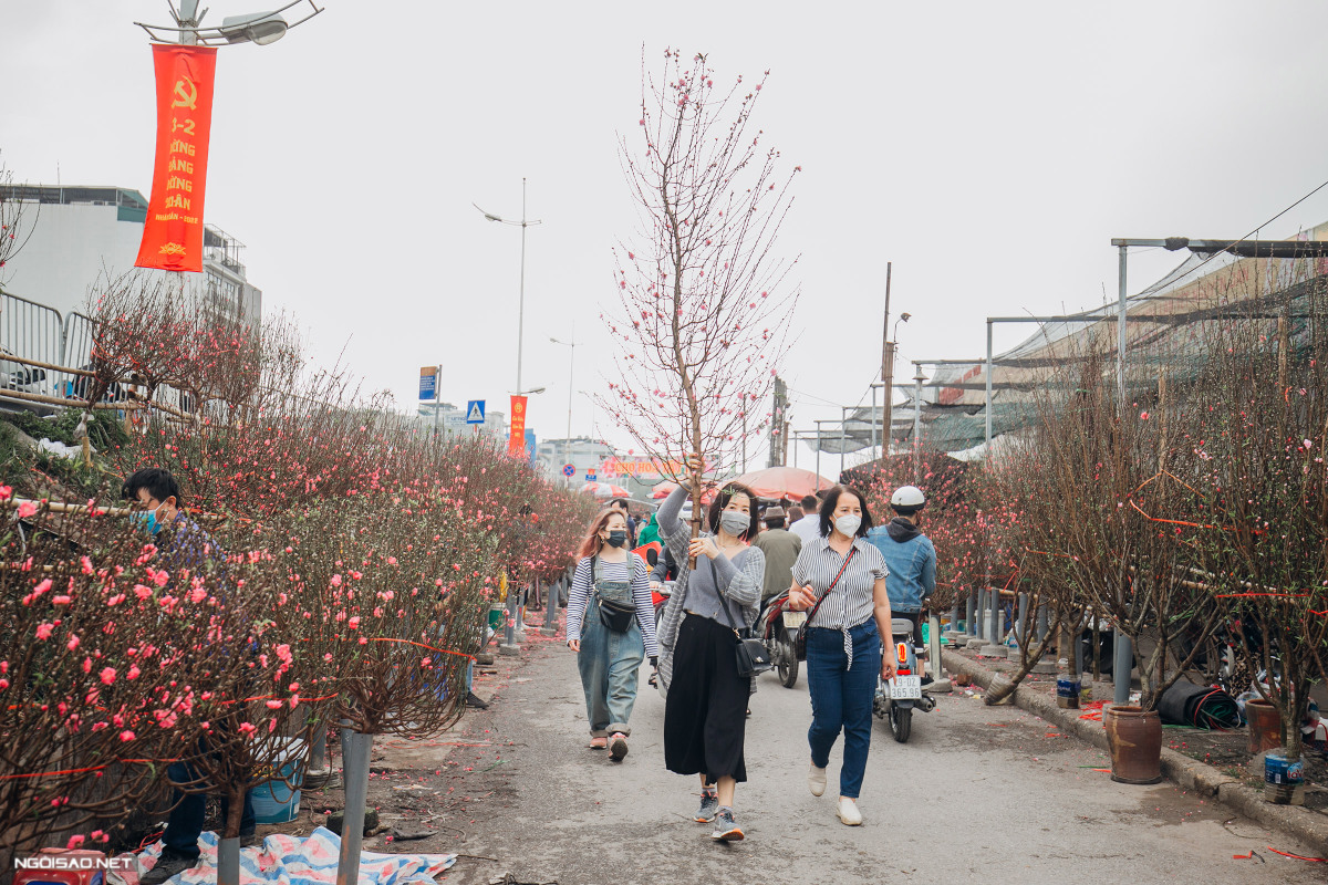 Chợ hoa Quảng B&aacute; tấp nập ng&agrave;y cận Tết - Ảnh 9.