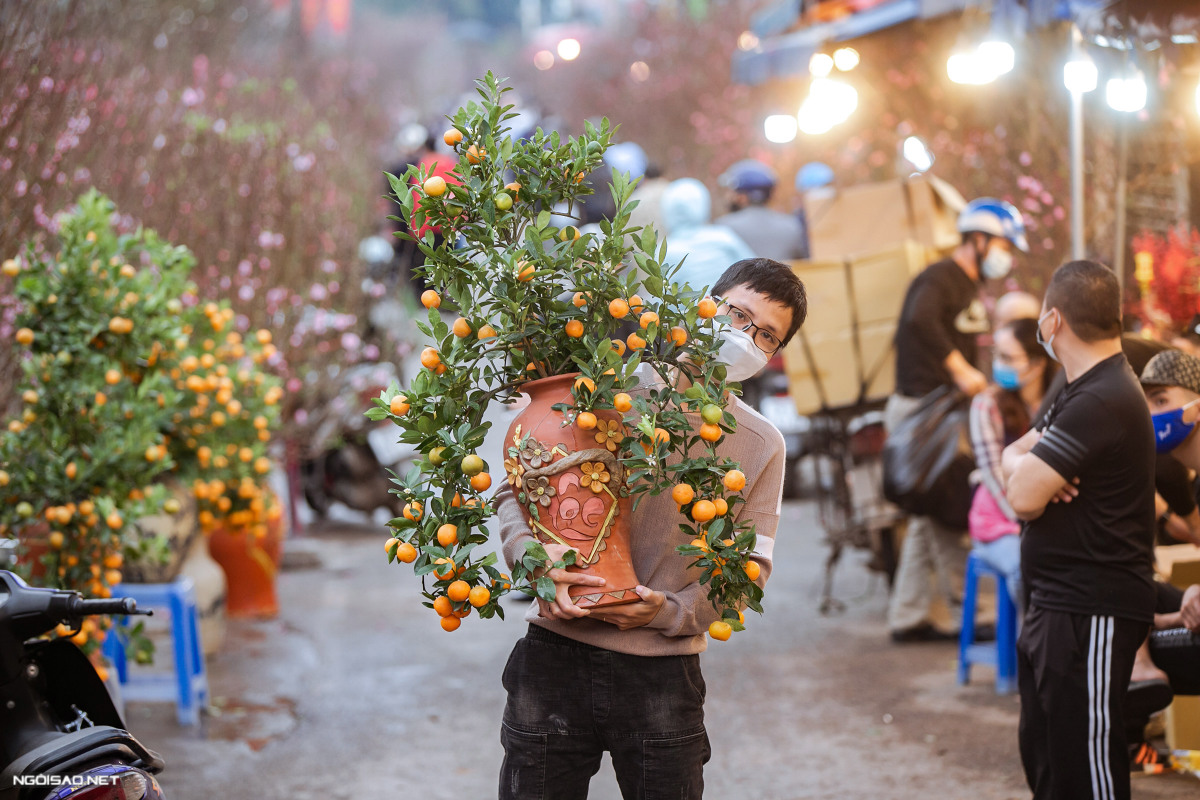 Chợ hoa Quảng B&aacute; tấp nập ng&agrave;y cận Tết - Ảnh 13.