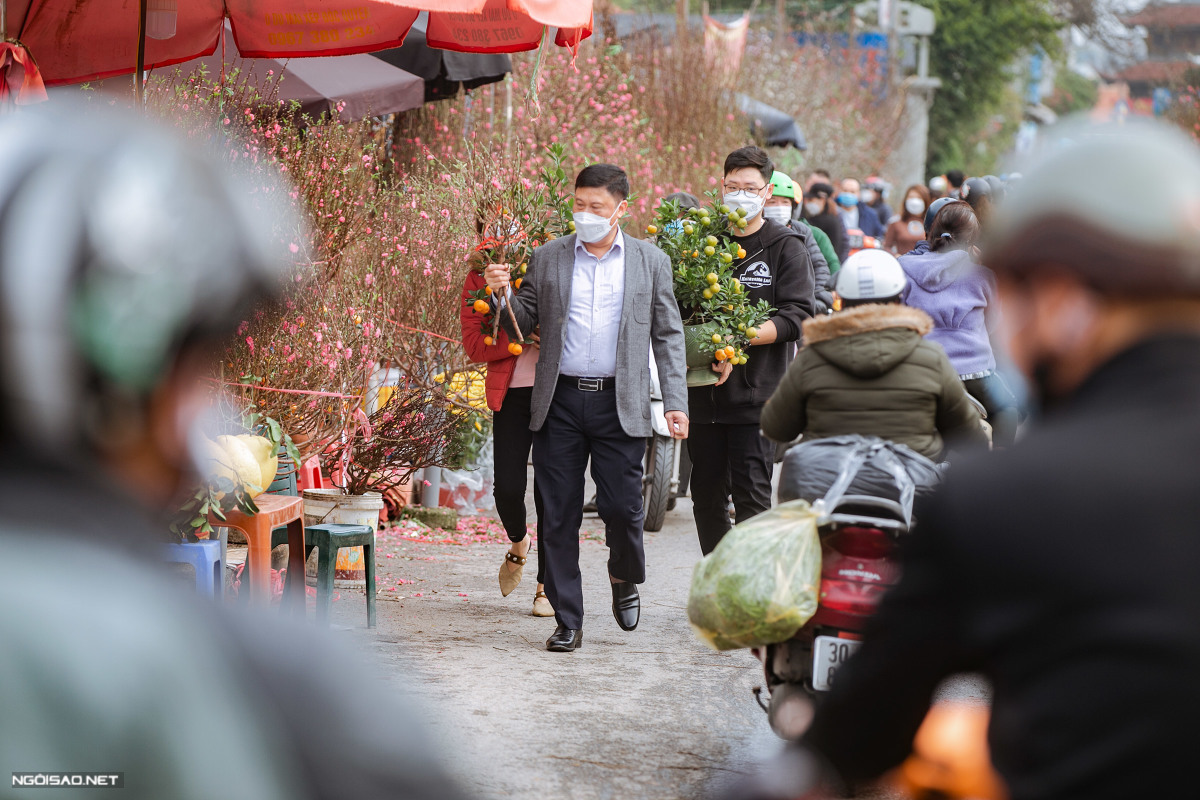 Chợ hoa Quảng B&aacute; tấp nập ng&agrave;y cận Tết - Ảnh 3.