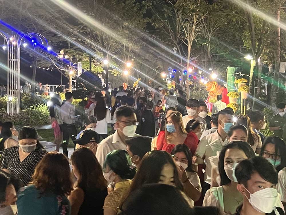 Chào năm mới Nhâm Dần 2022: Người dân hân hoan đón Tết không pháo hoa trên cả nước - Ảnh 15. Chào năm mới Nhâm Dần 2022: Người dân hân hoan đón Tết không pháo hoa trên cả nước - Ảnh 15.