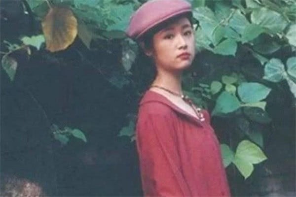 Hé lộ hình ảnh 28 năm trước của Lâm Tâm Như, nhan sắc thế nào mà được netizen gọi là 'rung động lòng người'?