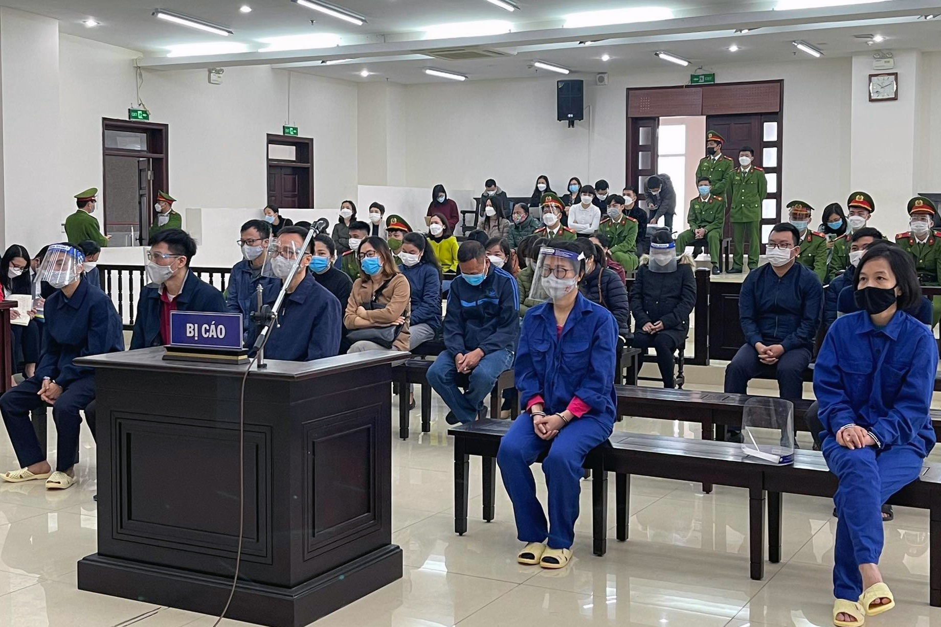 Trả hồ sơ vụ "nữ quái" lừa hơn 430 tỷ đồng của 3 ngân hàng - Ảnh 1. Trả hồ sơ vụ "nữ quái" lừa hơn 430 tỷ đồng của 3 ngân hàng - Ảnh 1.