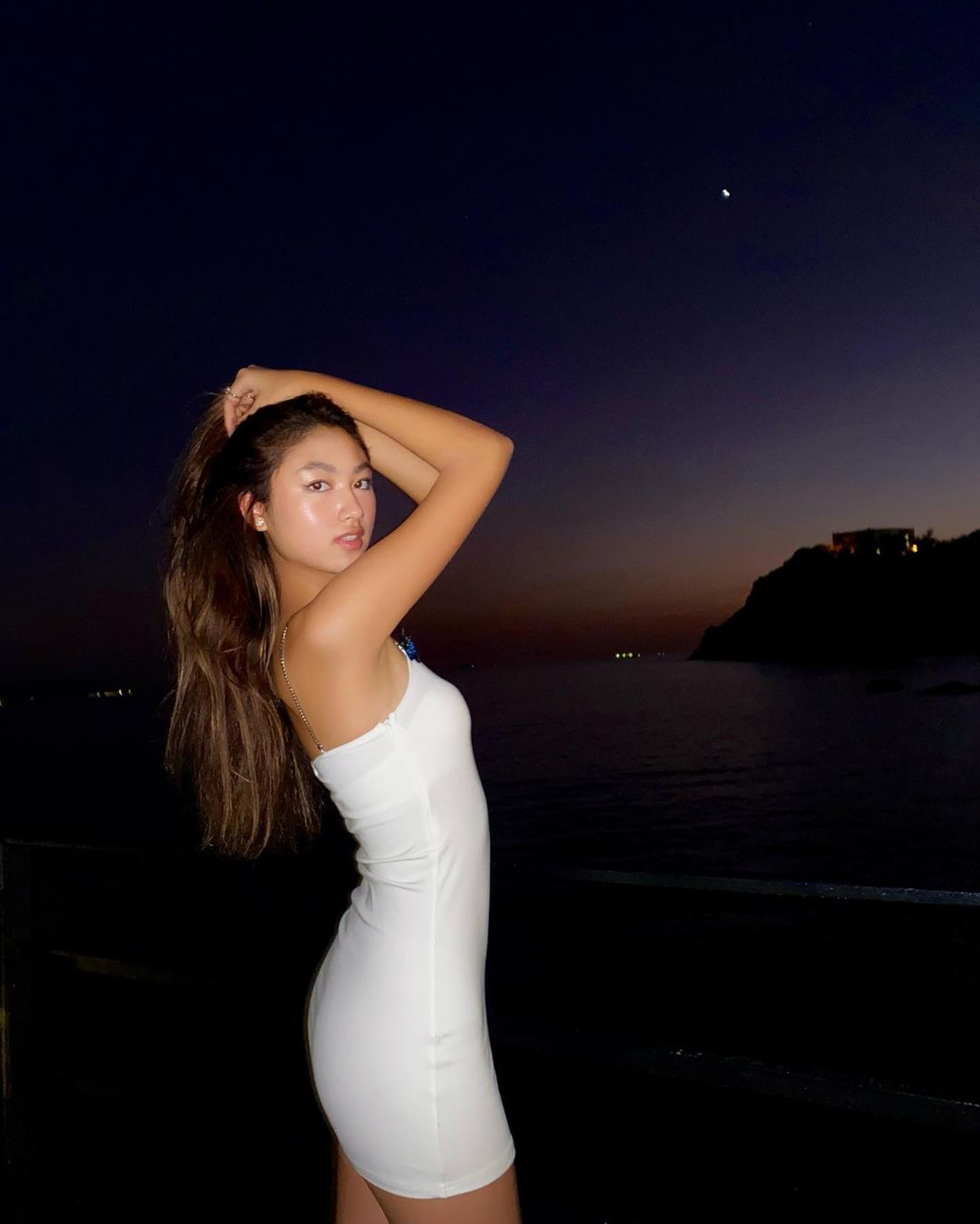 Con g&aacute;i 18 tuổi của &ocirc;ng tr&ugrave;m showbiz Hong Kong: Cao 1m80, ng&agrave;y c&agrave;ng quyến rũ - Ảnh 11.