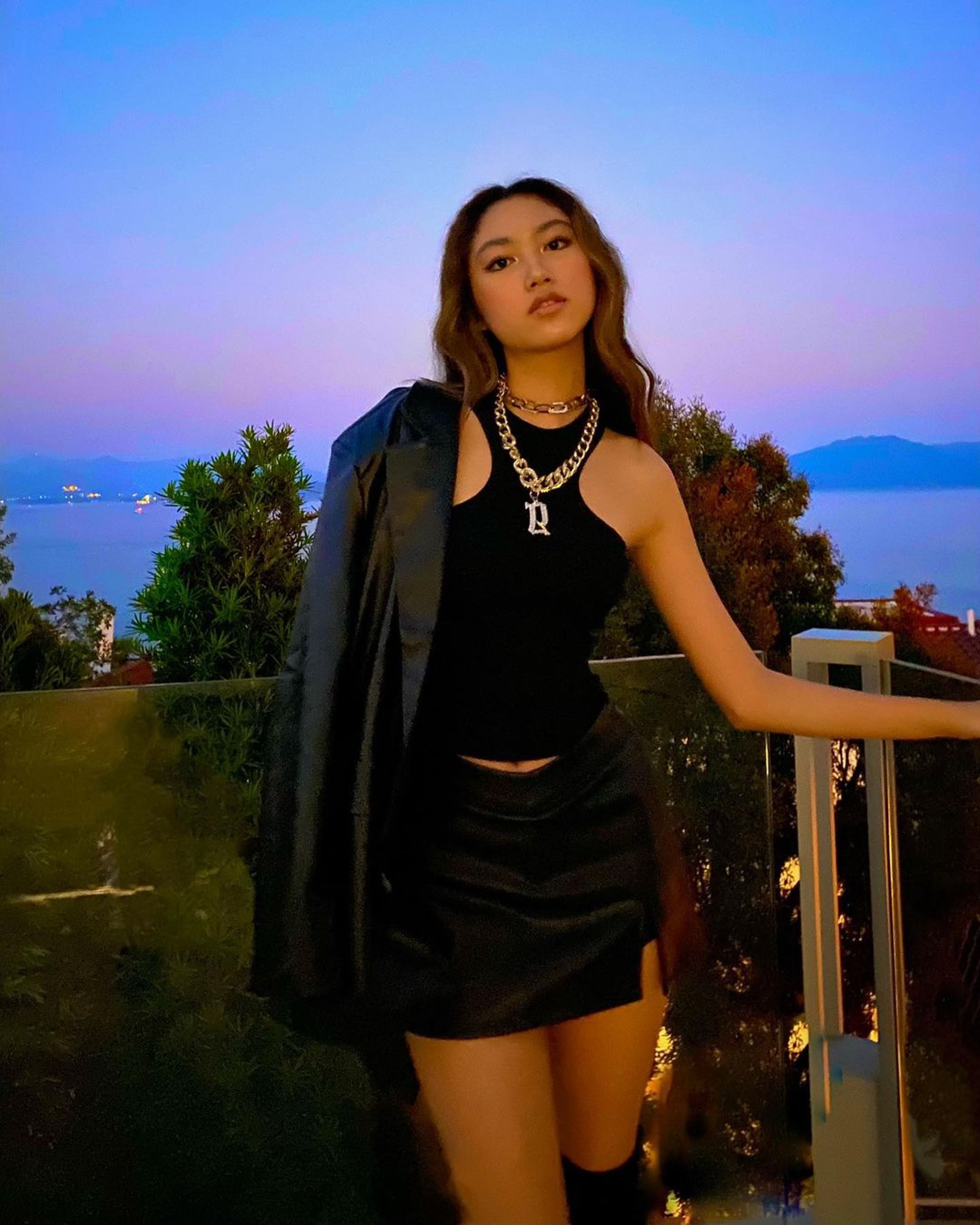 Con g&aacute;i 18 tuổi của &ocirc;ng tr&ugrave;m showbiz Hong Kong: Cao 1m80, ng&agrave;y c&agrave;ng quyến rũ - Ảnh 13.