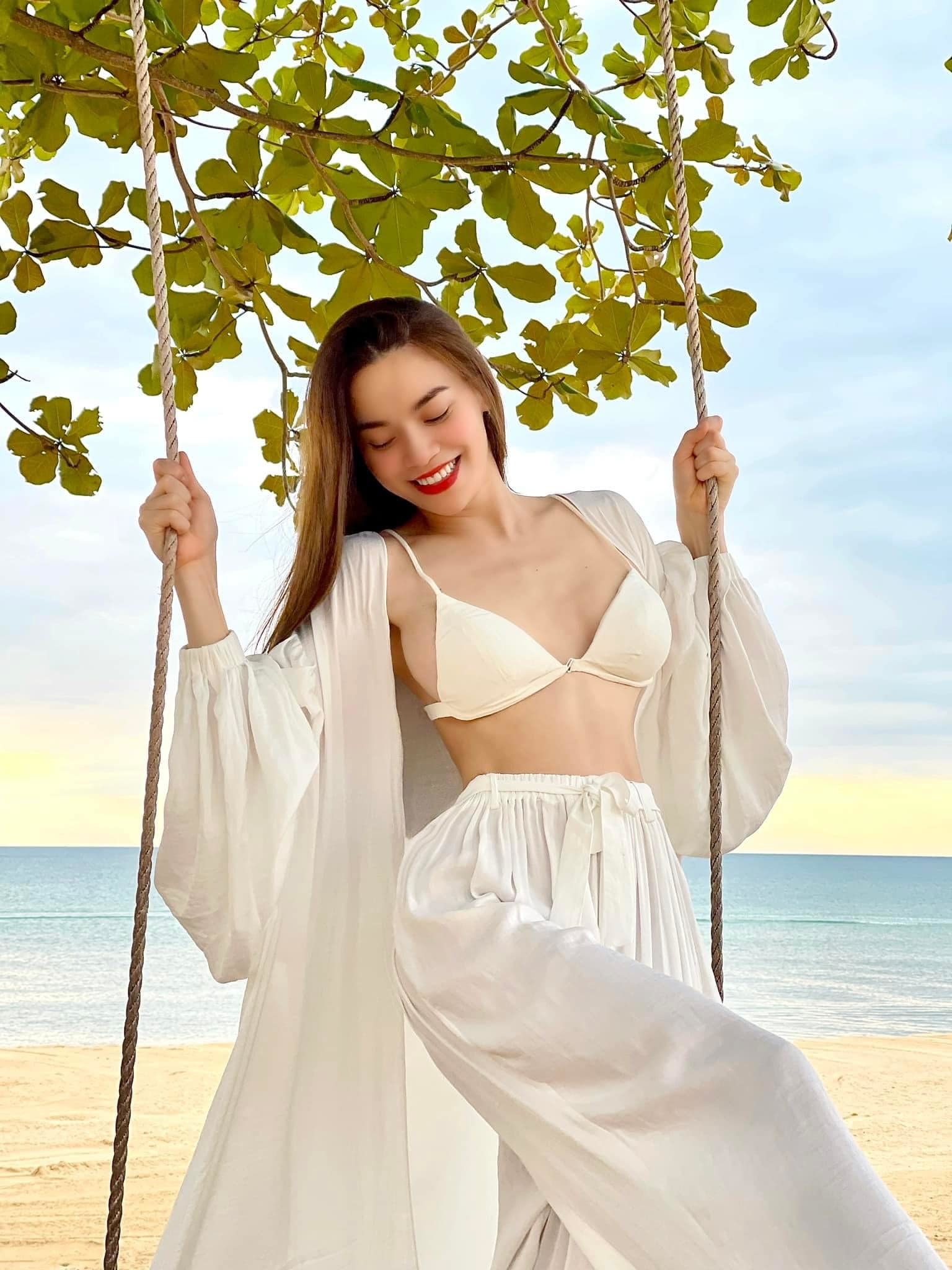 5 sao nữ nghiện khoe body gợi cảm trong showbiz Việt - Ảnh 9. 5 sao nữ nghiện khoe body gợi cảm trong showbiz Việt - Ảnh 9.