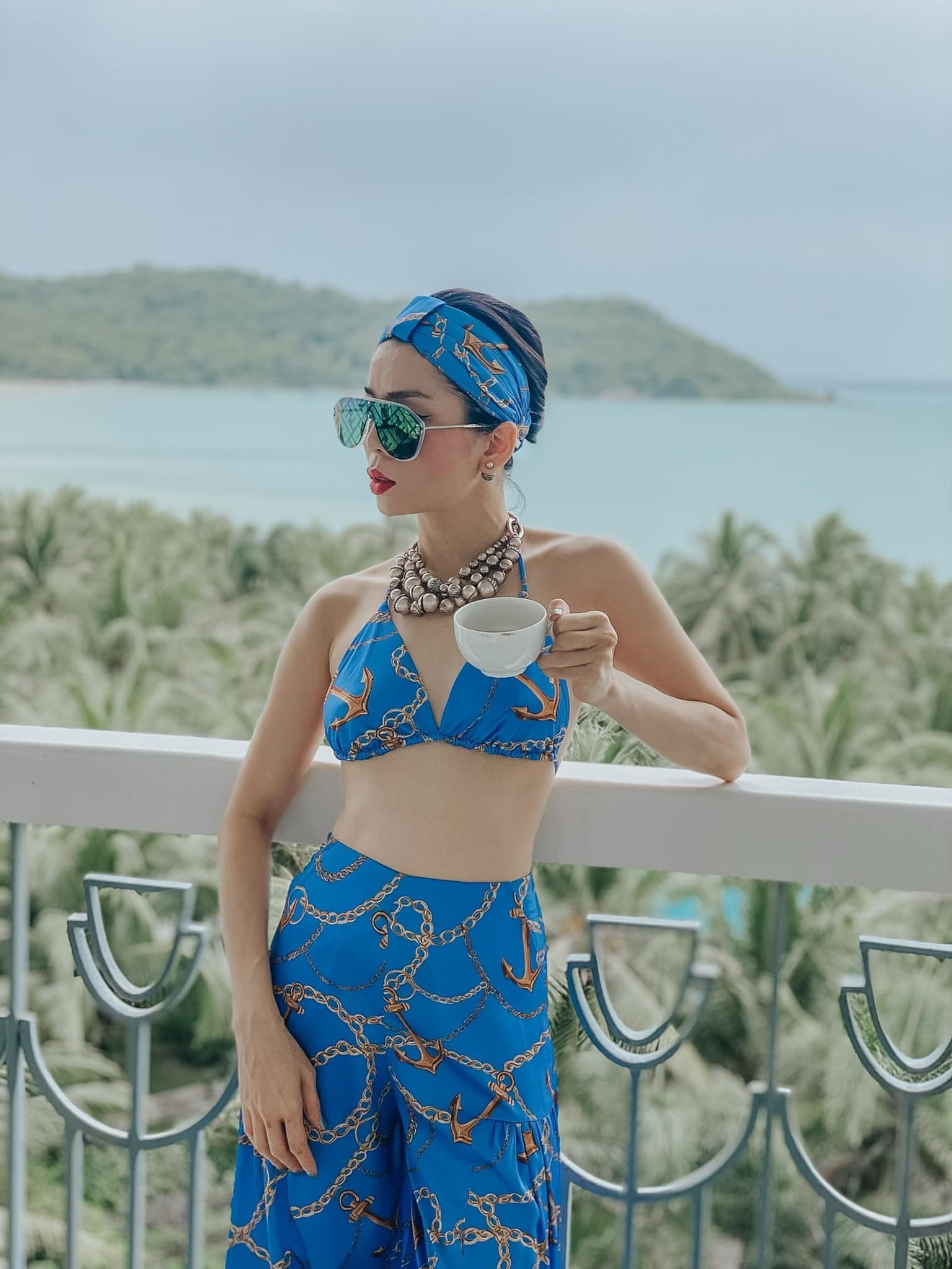 5 sao nữ nghiện khoe body gợi cảm trong showbiz Việt - Ảnh 11. 5 sao nữ nghiện khoe body gợi cảm trong showbiz Việt - Ảnh 11.