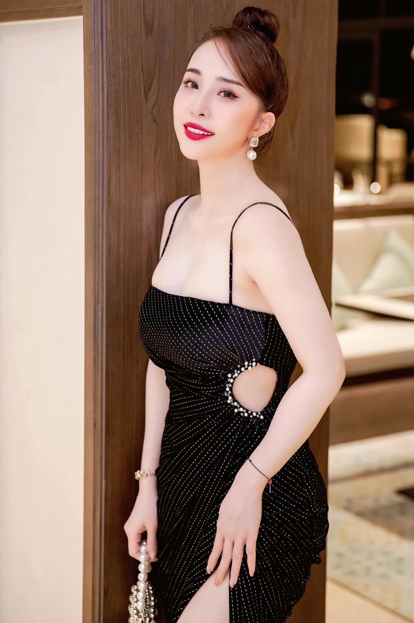 5 sao nữ nghiện khoe body gợi cảm trong showbiz Việt - Ảnh 28. 5 sao nữ nghiện khoe body gợi cảm trong showbiz Việt - Ảnh 28.