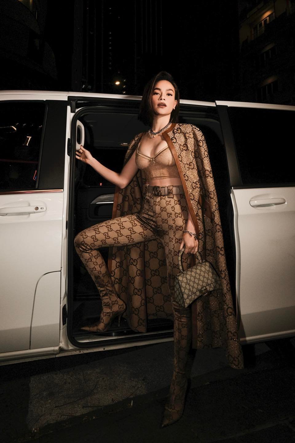 5 sao nữ nghiện khoe body gợi cảm trong showbiz Việt - Ảnh 1. 5 sao nữ nghiện khoe body gợi cảm trong showbiz Việt - Ảnh 1.