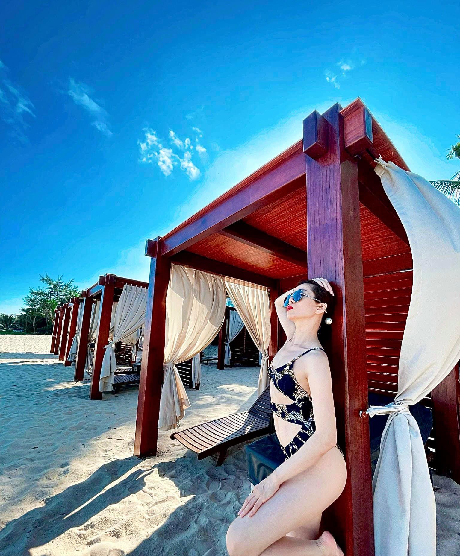 5 sao nữ nghiện khoe body gợi cảm trong showbiz Việt - Ảnh 21. 5 sao nữ nghiện khoe body gợi cảm trong showbiz Việt - Ảnh 21.