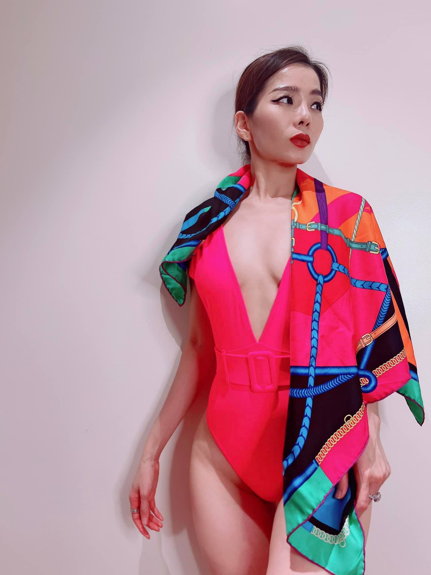 5 sao nữ nghiện khoe body gợi cảm trong showbiz Việt - Ảnh 23. 5 sao nữ nghiện khoe body gợi cảm trong showbiz Việt - Ảnh 23.