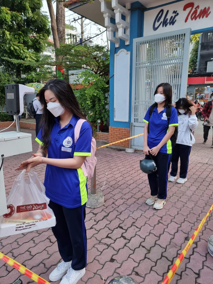 Tin sáng 9/1: Tiêu chí nào giúp TP Hồ Chí Minh trở thành &quot;vùng xanh&quot;? TP. Hạ Long, Quảng Ninh cấm cán bộ, công chức đến quán ăn - Ảnh 7.