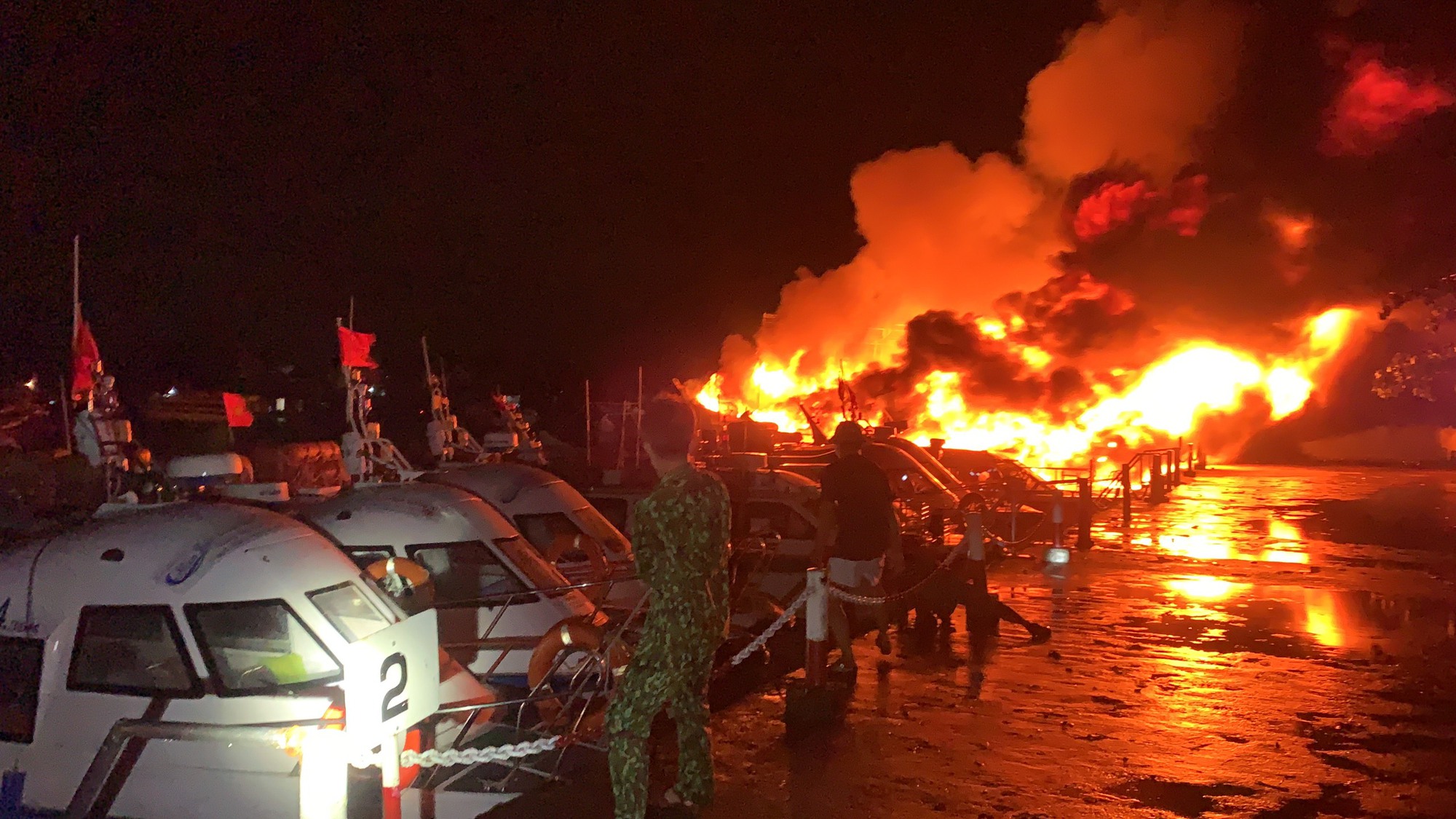 Giám đốc Công an Quảng Nam thông tin về vụ cháy hàng loạt ca nô ở Cửa Đại - Ảnh 5.