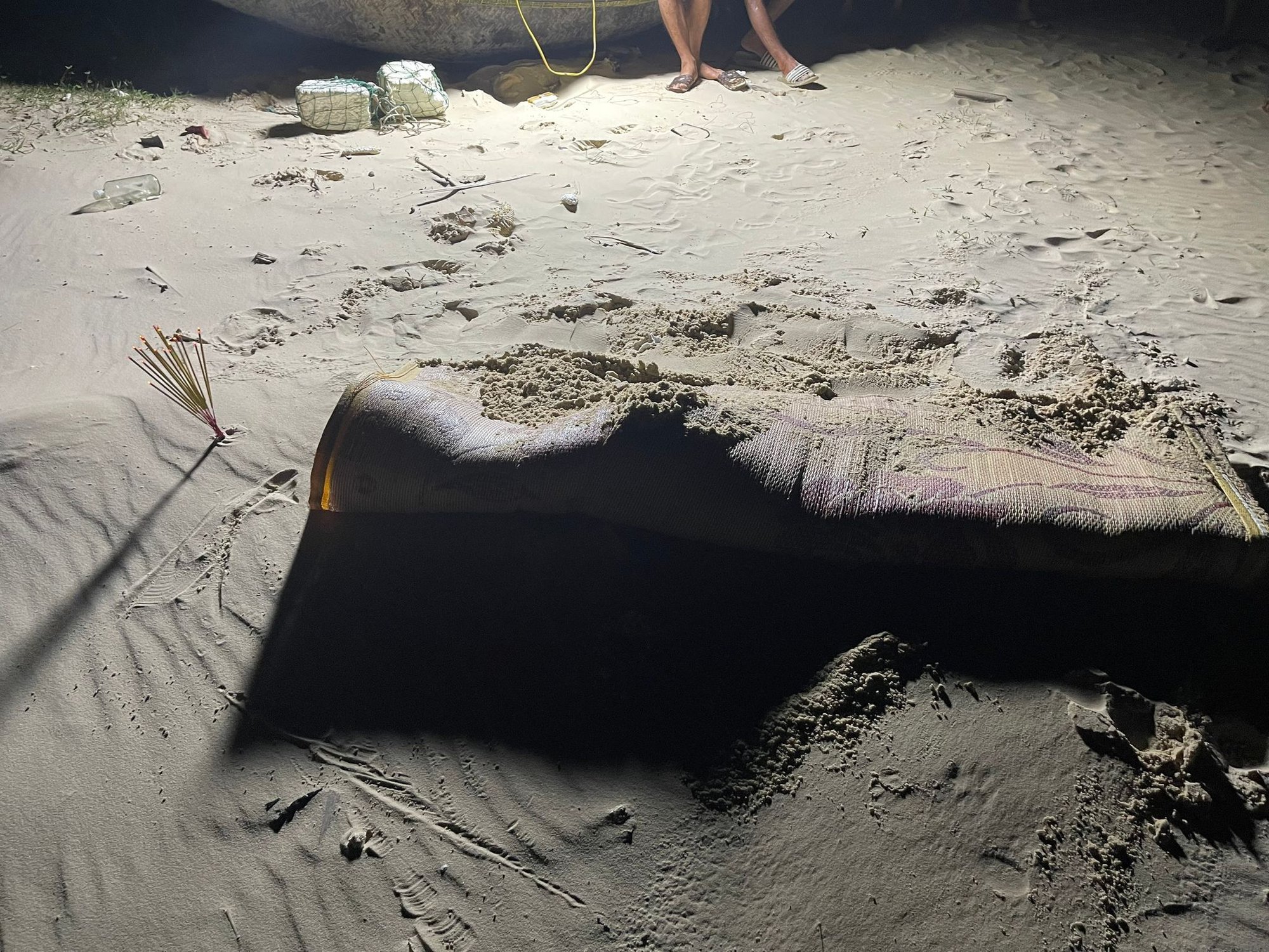 Đi nhặt ve chai, t&aacute; hỏa ph&aacute;t hiện thi thể kh&ocirc;ng c&ograve;n nguy&ecirc;n vẹn - Ảnh 1.